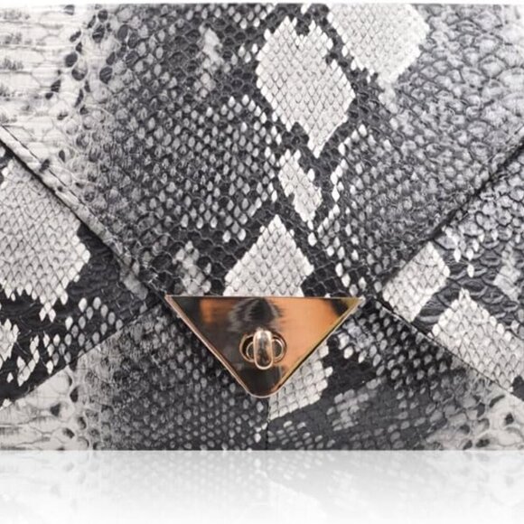 Versatile Snakeskin Clutch Purse - Fashionable Handbag with Zipper (Lightweight) - Picture 1 of 9